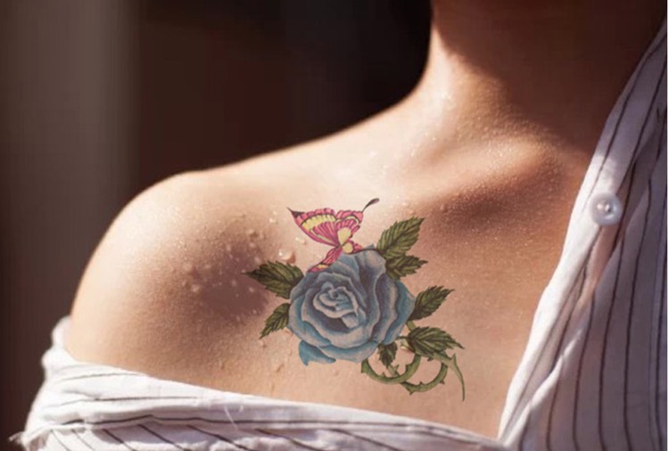 Rosenranke Tattoo bedeutung-blaue-rose