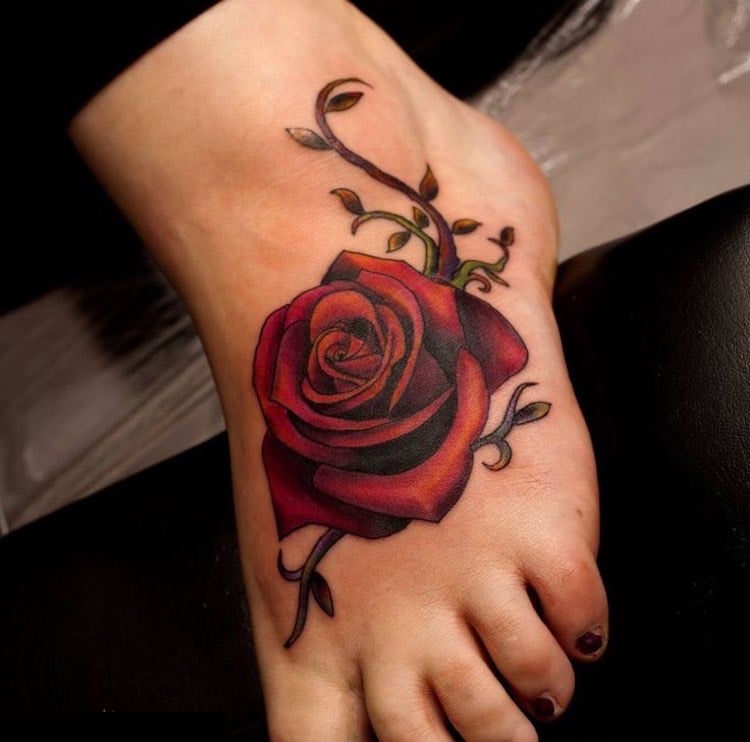 rosenranke-tattoo-fuss-rot