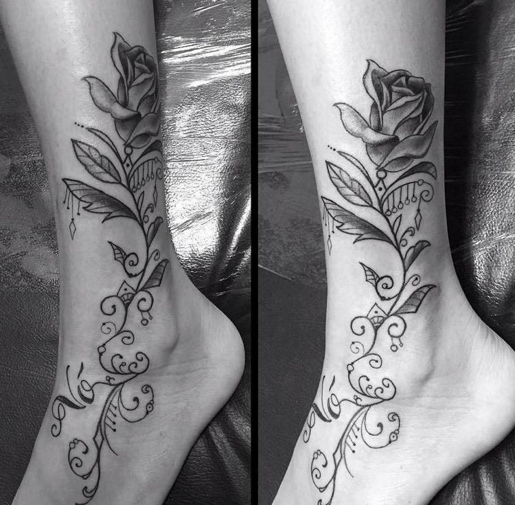 rosenranke-tattoo-fuß-abstrakt