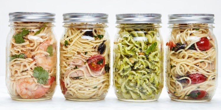 spaghettisalat-rezept-sommer-pasta-glas-lecker-idee