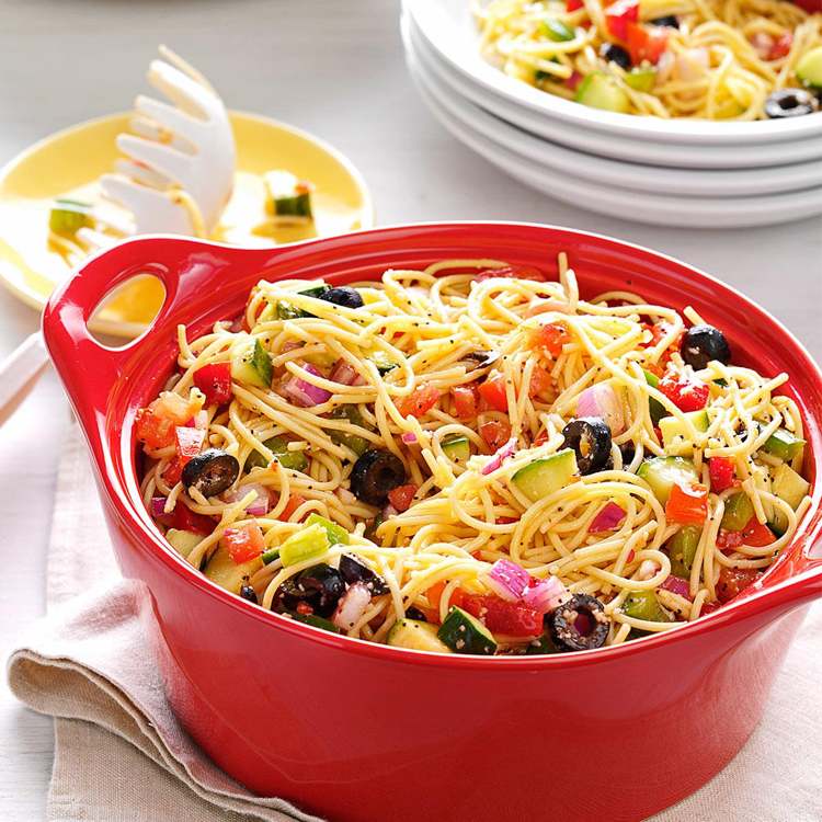 Spaghettisalat Rezept -sommer-pasta-party-kühl-servieren-oliven