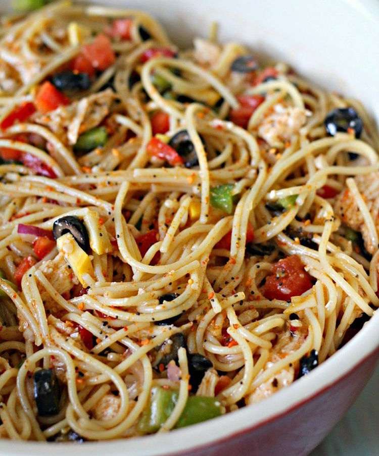 spaghettisalat-rezept-sommer-pasta-pikant-scharf