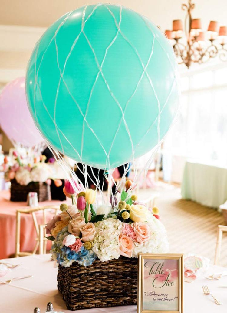 Hochzeitsgeschenk Ballon basteln mit Blumen als Hochzeitsdeko verwenden