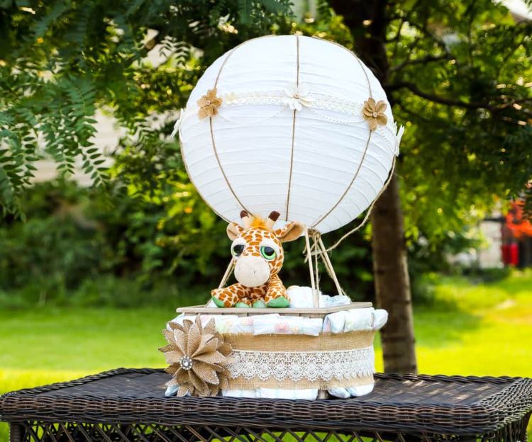 Windeltorte Heißluftballon Anleitung Geschenkidee zur Geburt