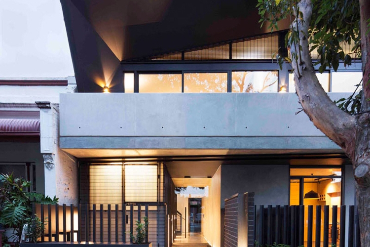 exklusives-wohnen-mehrfamilienhaus-moderne-architektur-beton-haus