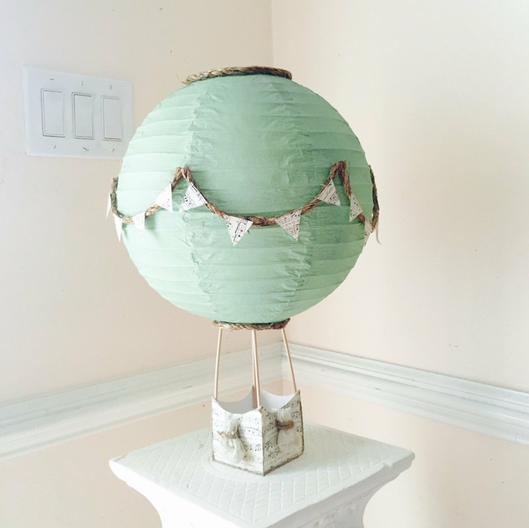 notenpapier-dekoration-laterne-heißluftballon