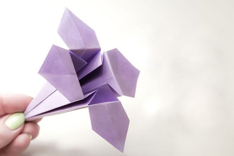 origami-blume-lilie-papier-falten