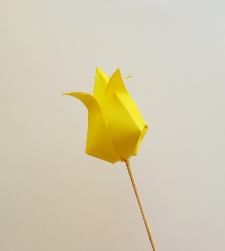 origami-blume-stiel-tulpe-gelb