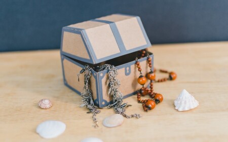 schatzkiste-basteln-karton-kleine-schatztruhe