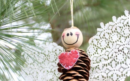 basteln-kiefernzapfen-weihnachten-engel-christbaumanhänger