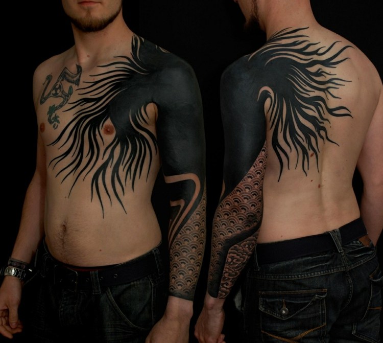 blackwork-tattoo-beliebte-motive-sleeve-armtattoo-brust-schwarz