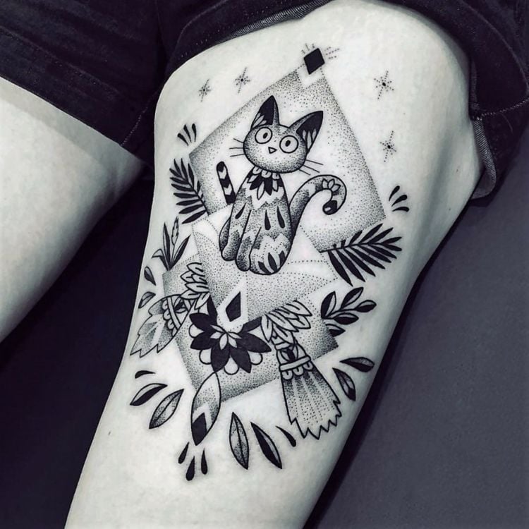 blackwork-tattoo-dotwork-katze-orientalische-motive-exotisch-verspielt-oberschenkel