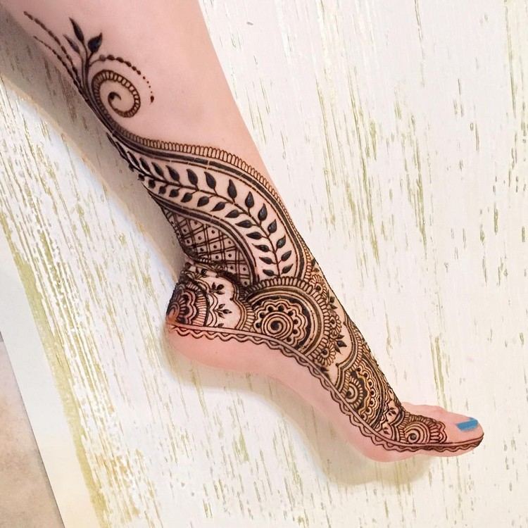 henna-tattoo-fuß-knöchel-muster-sommer