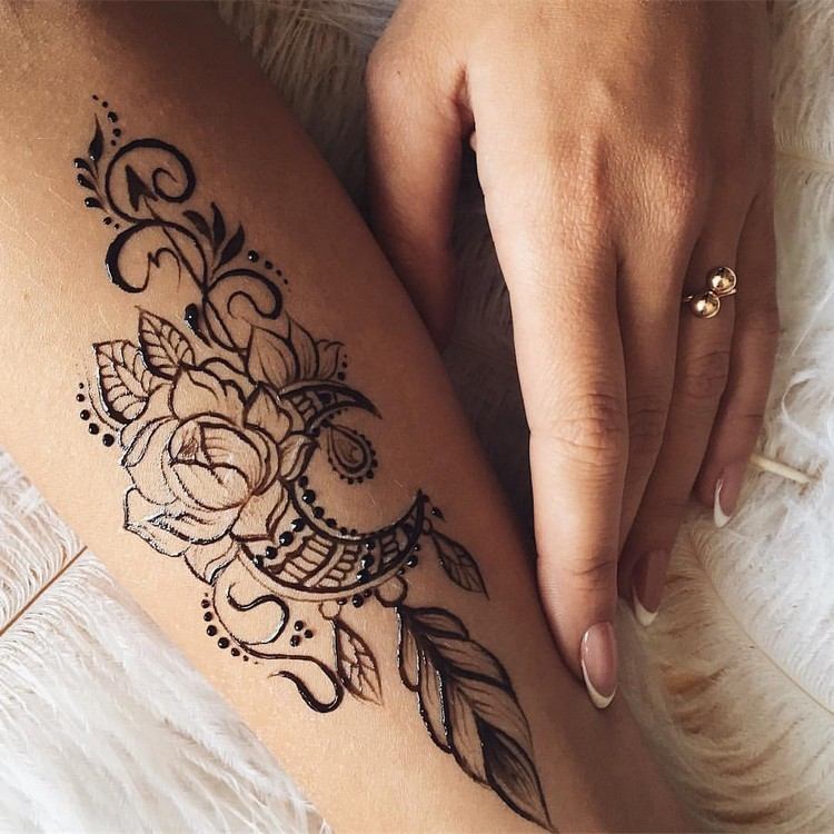 henna-tattoo-unterarm-blume-mond