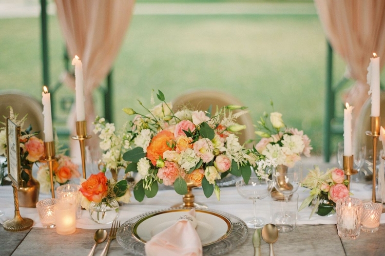 hochzeitsideen für die feier sommer-tipps-location-deko-blumen