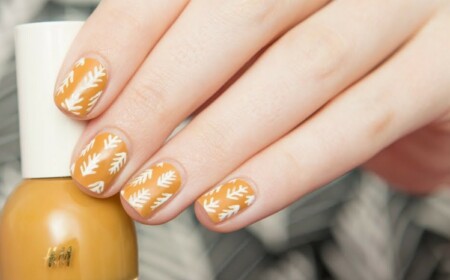 nageldesign für kurze nägel sommer-orange-muster-pfeile-weiß