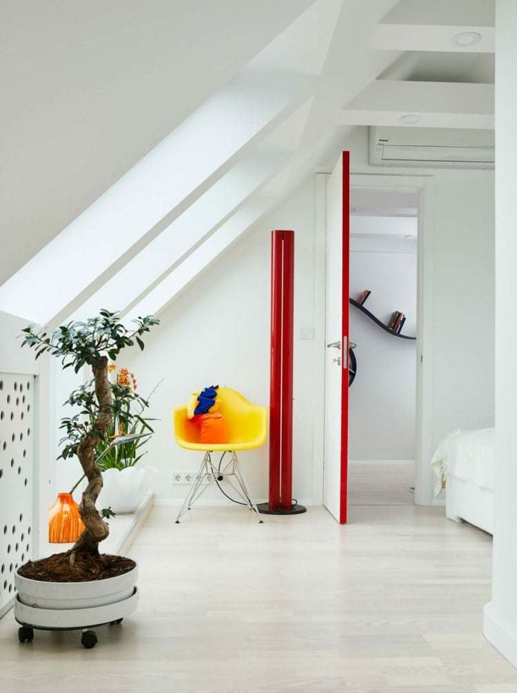 rot-gelb-schlafzimmer-zweite-etage-bonsai-dachfenster