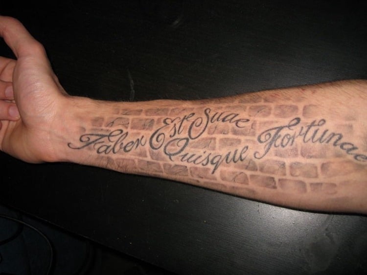 tattoo spruch jeder ist seines glückes schmied latein Unterarm Mann