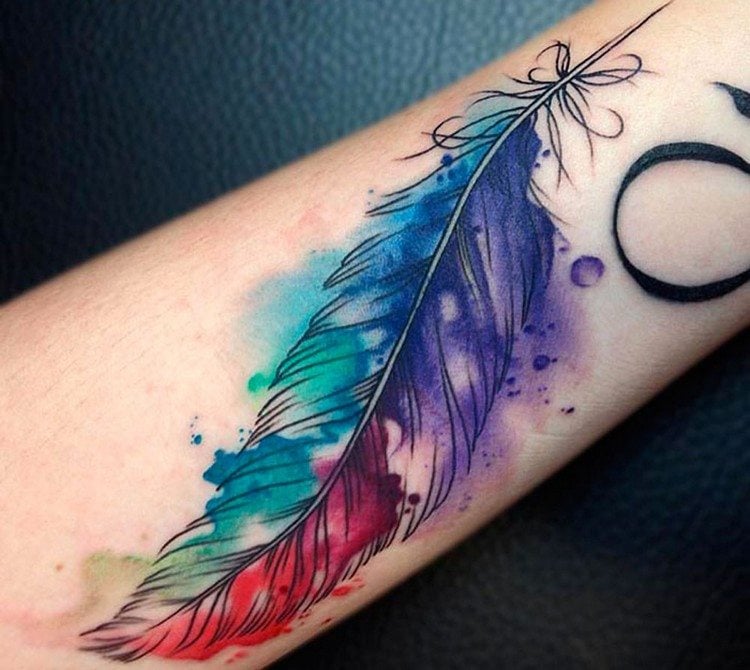 watercolor-tattoo-ideen-feder-farbe