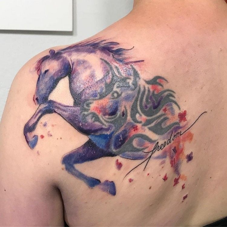 watercolor-tattoo-ideen-tiere-pferd