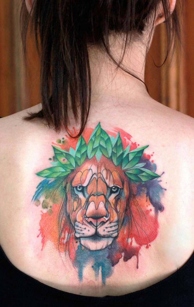 watercolor-tattoo-rücken-löwe-wasserfarben