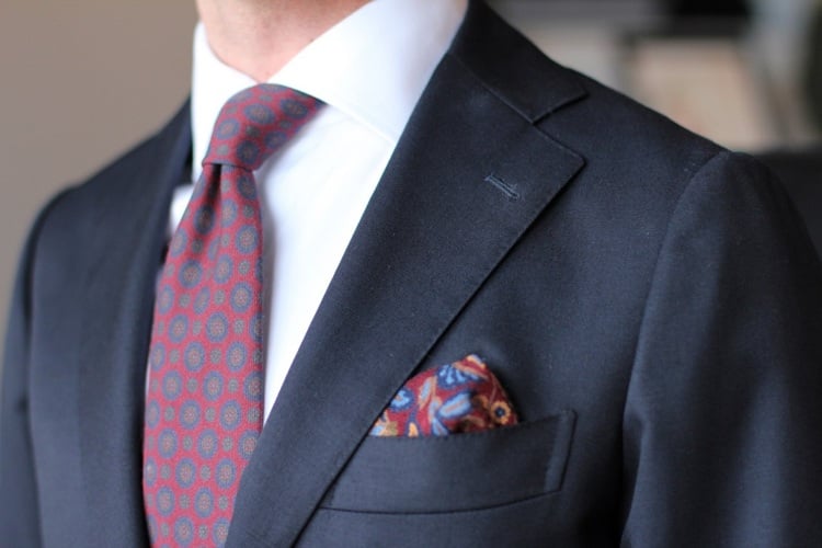 Krawatte binden -schick-modern-elegant-anzug-outfit