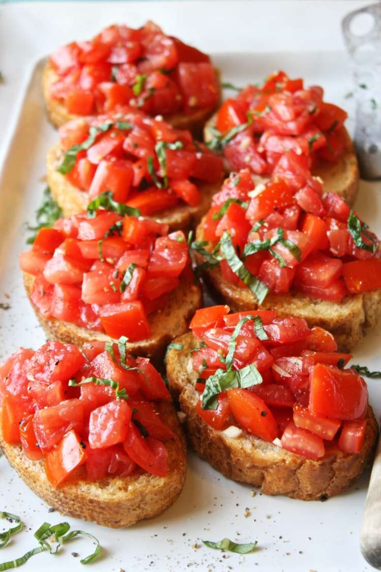 bruschetta selber machen tomaten-basilikum-original-rezeptidee-einfach