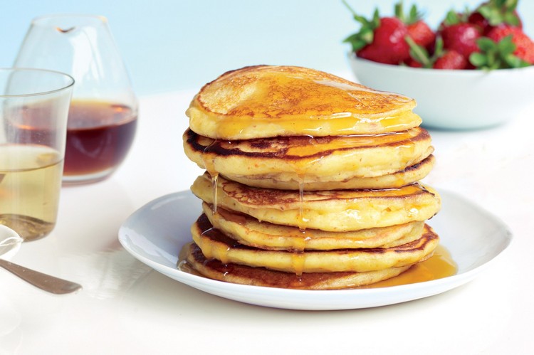 eierkuchenteig-rezepte-pancakes-honig-frühstück