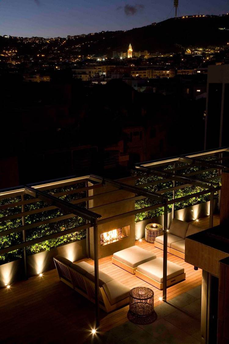 indirekte-terrassenbeleuchtung-led-terrasse-balkon-aussicht-holzdeck
