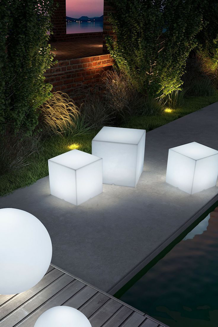 indirekte-terrassenbeleuchtung-led-terrasse-balkon-dekoleuchten-kugel-würfel