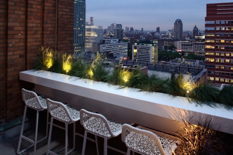 indirekte-terrassenbeleuchtung-terrasse-balkon-pflanzen-dachterrasse