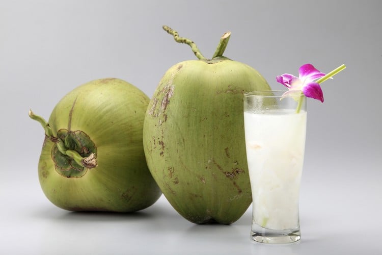 kokosnusswasser-wirkung-nährwerte-wissenswertes