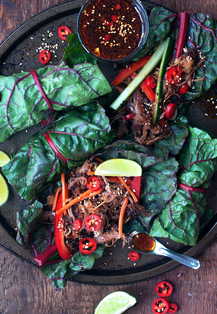 mangoldpäckchen-chili-fleisch-sesam