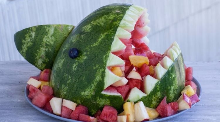 melonen hai rezept anleitung-fruchtsalat-kindergeburtstag