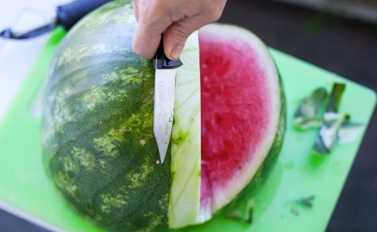 Melonen Hai schnitzen – Anleitung und Bilder zum Rezept