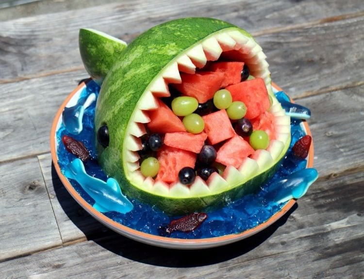 melonen-hai-rezept-anleitung-früchte-obstsalat-kindergeburtstag-blau-gelee
