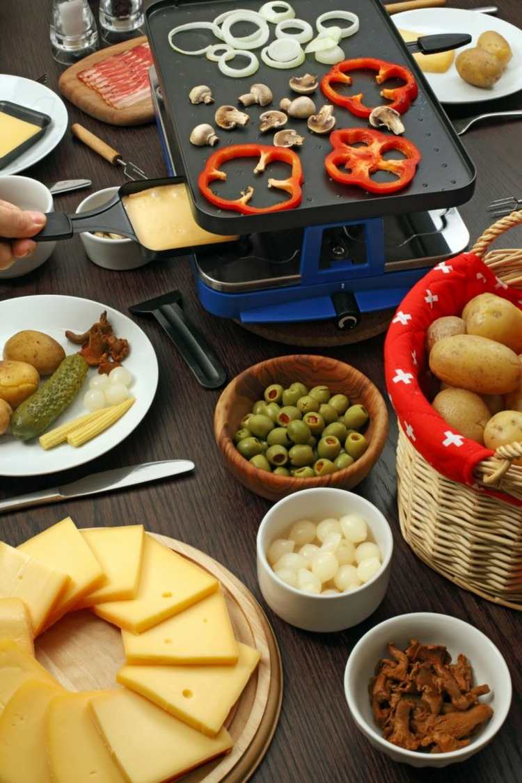 raclette-zutaten-gesund-essen-party-abendessen-oliven