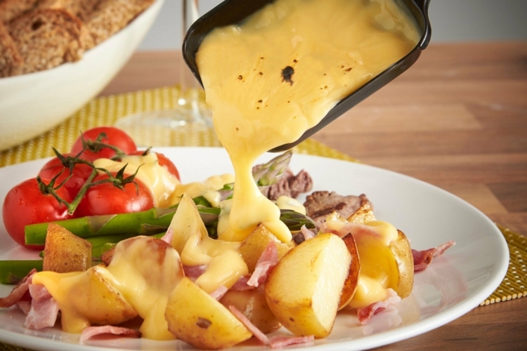 raclette zutaten käse-party-snacks-gerichte-kartoffeln