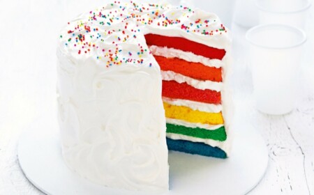 regenbogenkuchen rezept topping-frischkäse-butter-ombre-boden