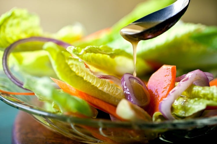 salatdressing-selber-machen-essig-öl-rezept