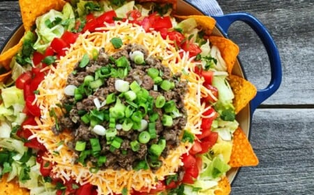 schichtsalat-tortilla-chips-tomaten