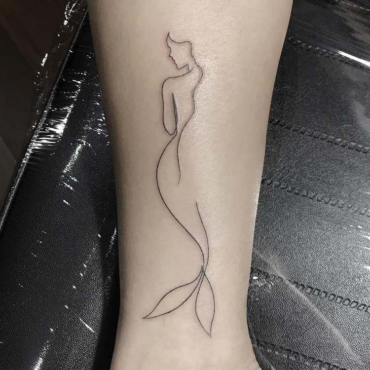 tattoo-ideen-frauen-single-line-tattoo-meerjungfrau