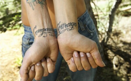 tattoo-schriften-handgelenk-kalligrafische-schriftarten