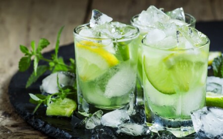 caipirinha rezept brasilianisch-raffinierter-zucker-eiswürfel