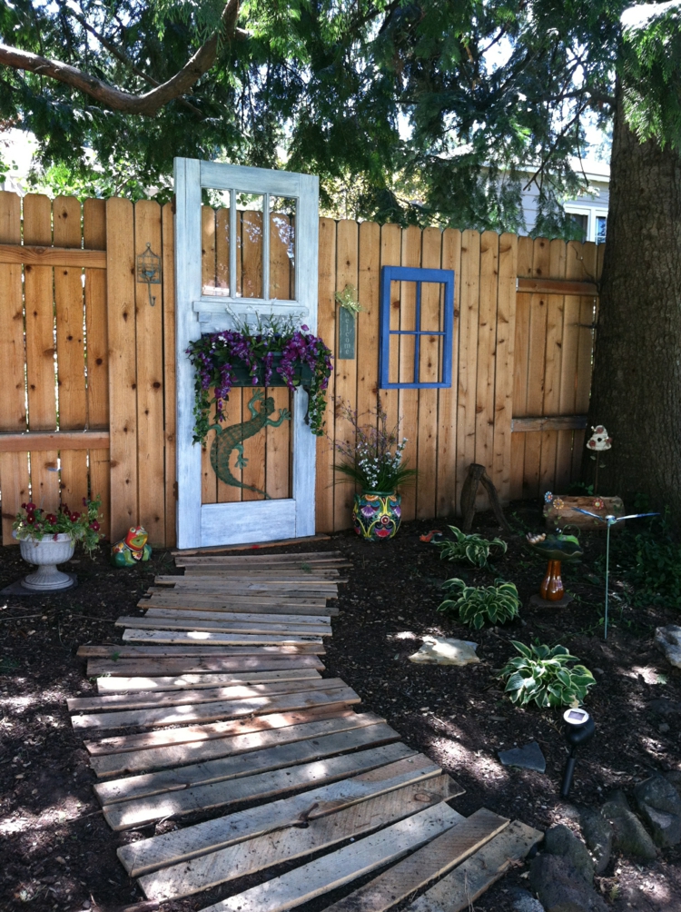 Gartendeko aus Holz selbst gemacht Ideen mit Platten