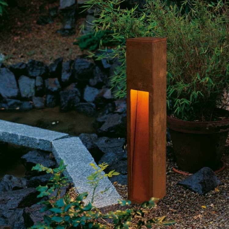gartendeko-rost-rostsäule-lampe-beleuchtung-teich-bambus