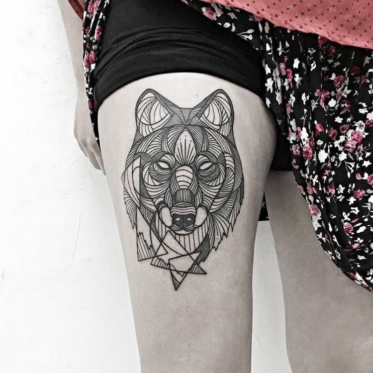 geometric-tattoos-bein-tattoo-frauen-wolf
