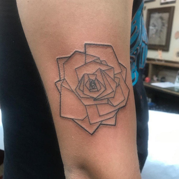 geometric-tattoos-minimalistisches-motiv-rose