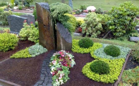 grabbepflanzung-im-herbst-ideen-passende-blumen-pflanzen-stauden