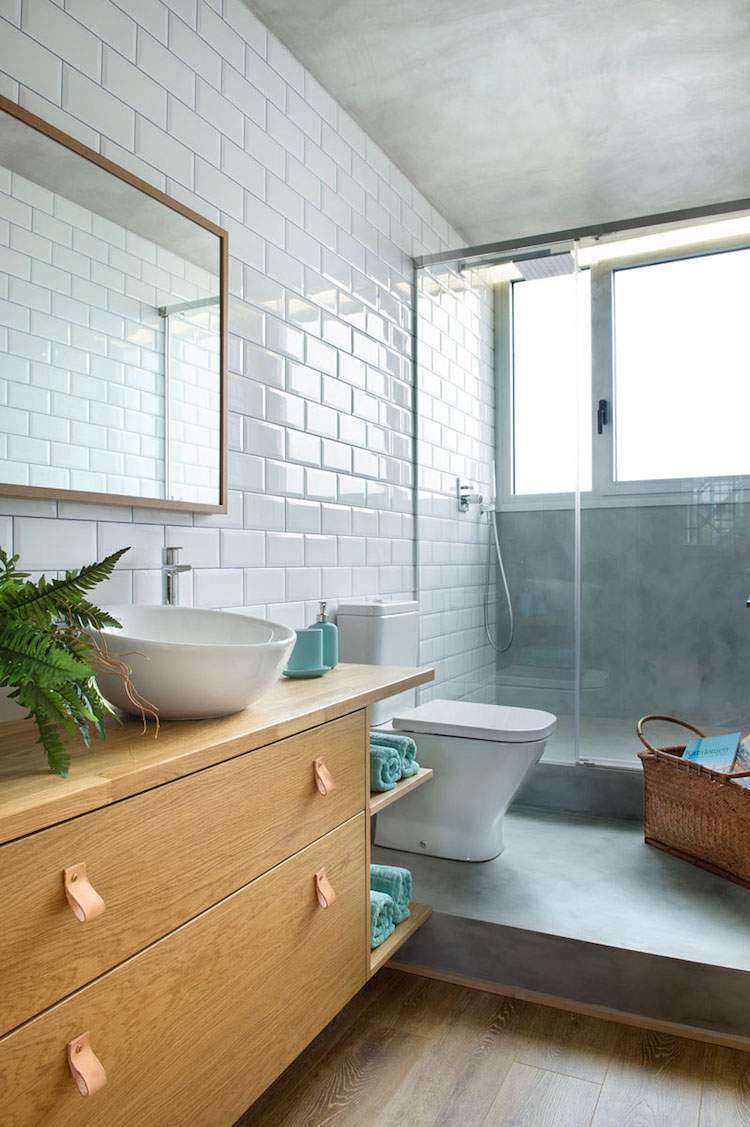 mix-match-interior-redesign-badezimmer-holzwaschtisch-dusche-glaswand
